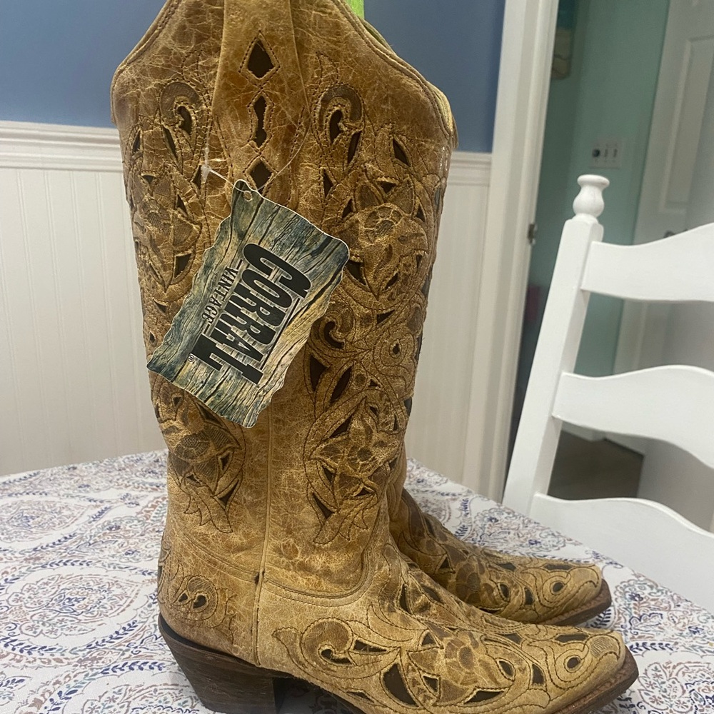CORRAL Vintage boots. Size 9. Never worn.